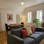 Quartermile Cosy Central Nest